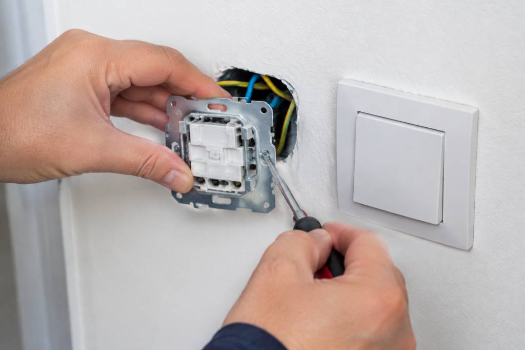 Anschließen wechselschalter als ausschalter: schritt-für-schritt-anleitung für die sichere elektroinstallation
